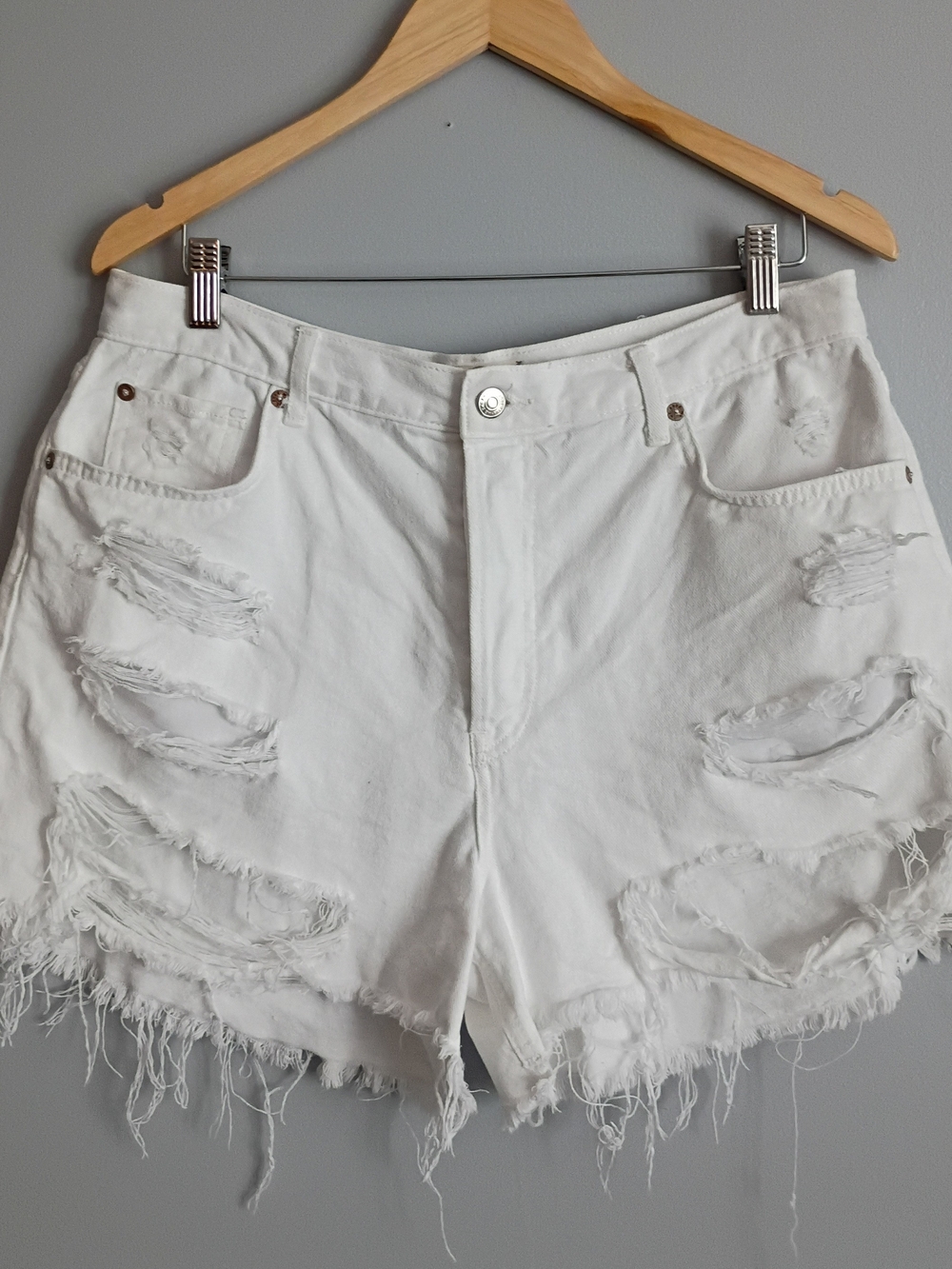We The Free Distressed White Denim Shorts 32